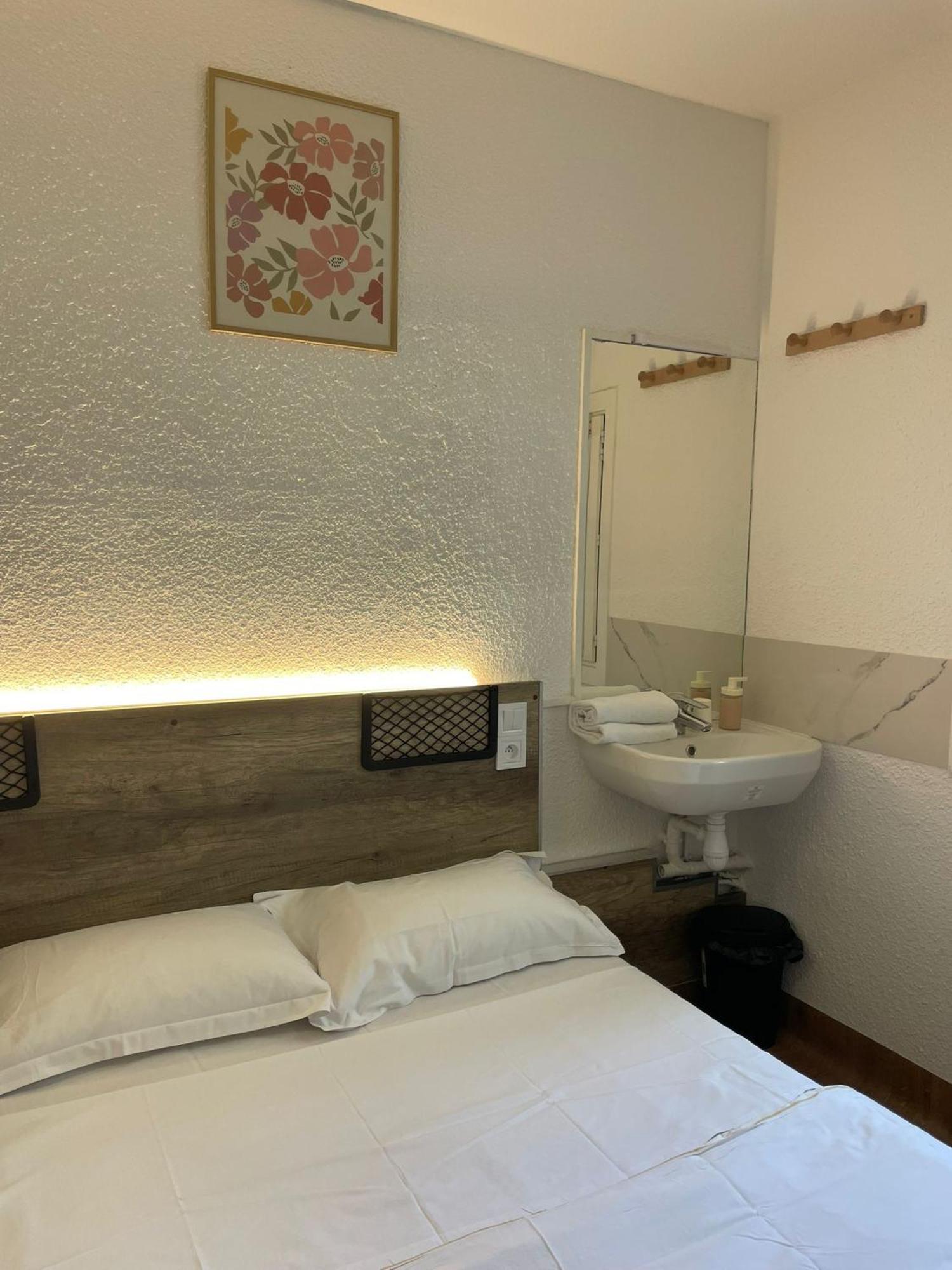 Hotel Thania Frontignan Exterior photo